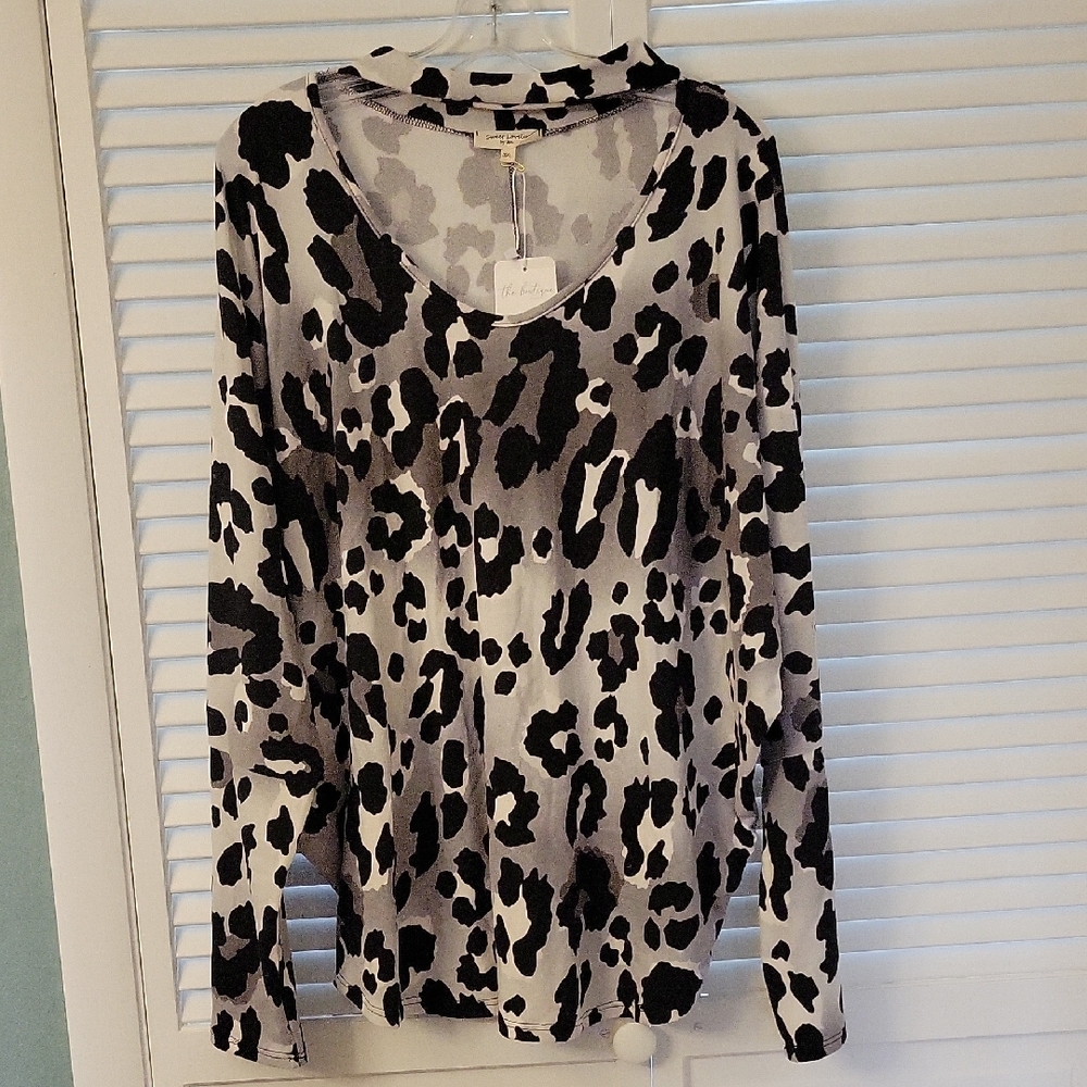Black and White Relaxed Long Sleeve Blouse